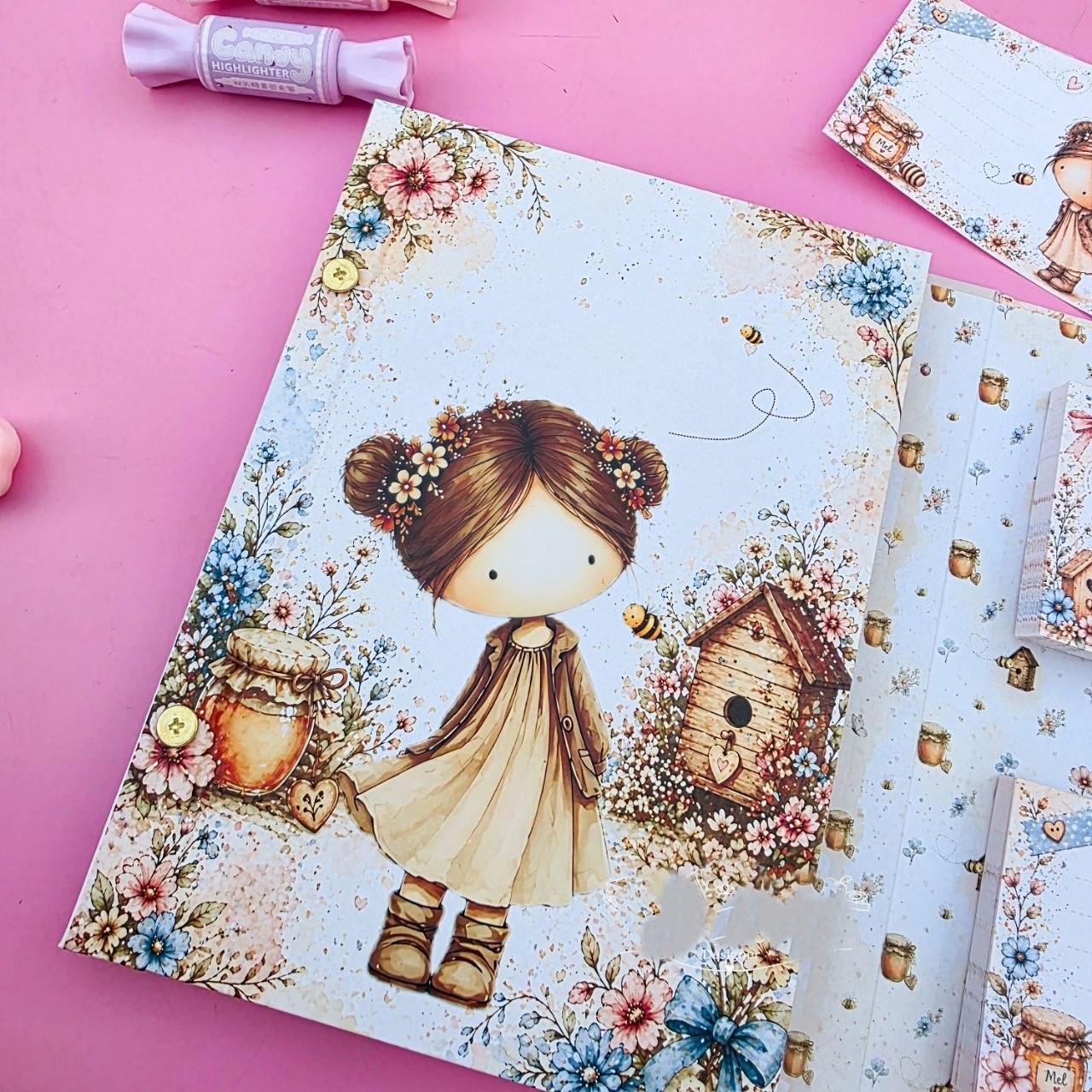 Arquivo Encadernação Caderno Especial Parafuso A5 - Girl Bee